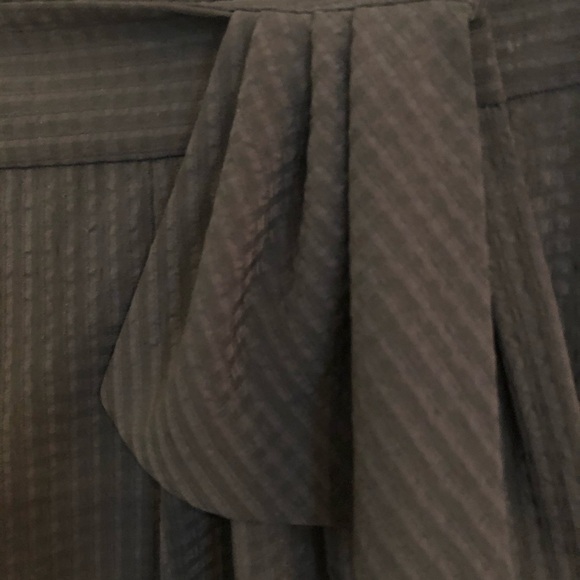 GAP Black Textured Wrap Skirt EUC - Picture 2 of 7